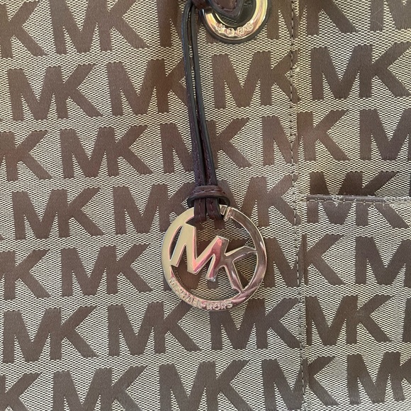 Michael Kor’s tote\purse - Picture 3 of 9